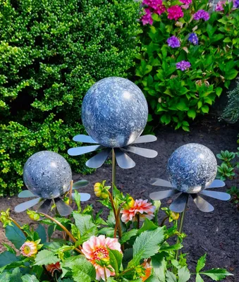 Produktbild von Blütenzauber Rotterdam Rosenkugel 15/10/10 cm Edelstahl anthrazit Gartenstecker mit Stab 80 cm