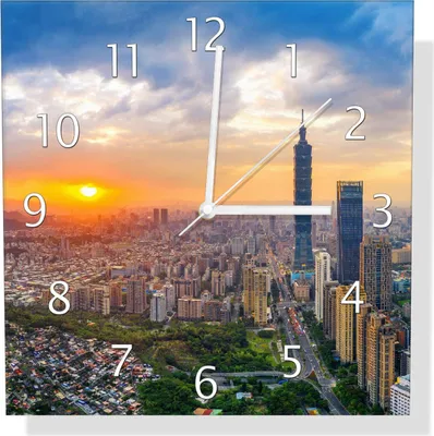 Produktbild von Wallario Design Wanduhr Skyline mit Wolkenkratzern aus Echtglas, Größe 30 x 30 cm
