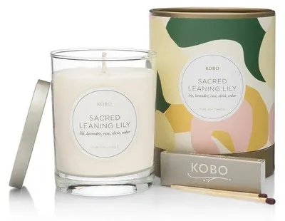 Produktbild von KOBO Camo Sacred Leanig Lilie Duftkerze (11 oz / 312 g)