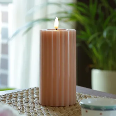 Produktbild von LED Kerze LIV - gerillt - Echtwachs - warmweiße 3D Flamme - H: 17,5cm - D: 7,5cm - Timer - altrosa