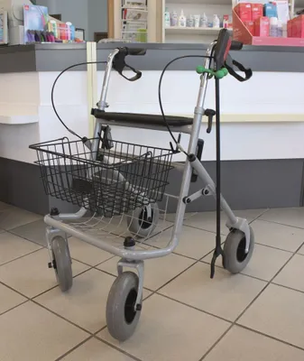 Produktbild von Triangelgriff klein mit Haltefix Gnubbel grau, im Set für Pflege und Haushalt