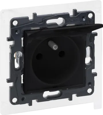 Immagine prodotto di Presa di corrente con coperchio 2P + E francese. Sistema nero Niloe Step