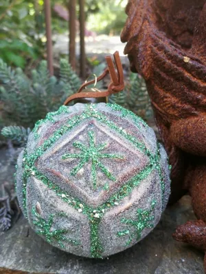 Produktbild von Christbaumkugel Maila, braun-grün, Stern Grünglitter