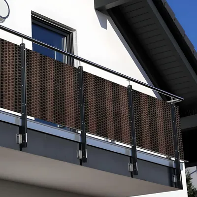 Produktbild von NYVI Polyrattan Balkon Sichtschutz Privafence 100x500 cm Braun & Schwarz - Wetterfeste Balkonbespannung - UV-fest, Witterungsbeständig, 100% Blickdicht - Balkonumspannung Balkonumrandung 1x5 m