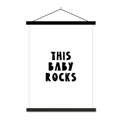 Produktbild von MuchoWow® Textilposter Zitate - Dieses Baby rockt - Baby - Kinder - Sprichwörter 40x53 cm mit schwarzem Rahmen - Abbildung