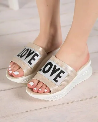 Produktbild von Beige glänzende Damenpantoffeln mit der Aufschrift Sosha-Footwear, Größe 40