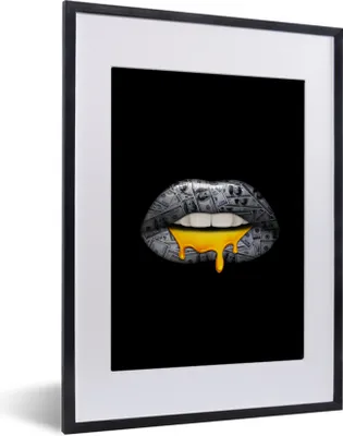 Produktbild von MuchoWow® MuchoWow® Gerahmtes Poster Lippen - Geld - Schwarz und Weiß 30x40 cm - Poster mit zchwarzem Bilderrahmen - Wandposter Schlafzimmer