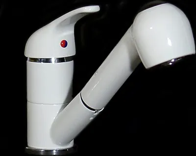 Produktbild von Wagner Küchenarmatur Weiss, Einhebelmischer, herausziehbare Brause, schwenkbarer Auslauf, Hochdruckarmatur, Höhe Griff 14cm, Höhe Auslauf 18.5cm, Ausladung 21cm, Lochbohrung 40mm, Anschlussschläuche 35cm