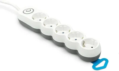 Imagen del producto de Regleta de enchufes Garza, 5 enchufes, con interruptor, 1,4 metros, color blanco