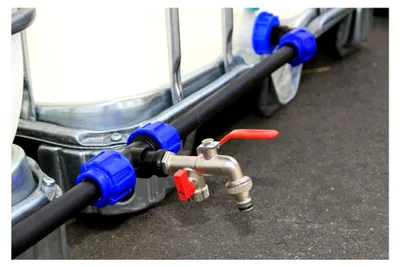 Produktbild von Verbindungsset für 1000 Liter IBC-Tanks, Regenwassertanks, Regenfässer und Kanister - Set für 6 Tanks