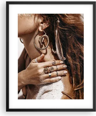 Produktbild von Gerahmtes Poster - Schwarzer Rahmen - Sand Frau Schmuck - 40x50 cm - Wand Bild - Wanddeko - Wandbilder - Kunstposter - Wandposter - Bilderrahmen - Bilder - Kunstdruck - P2BPA40x50-4802