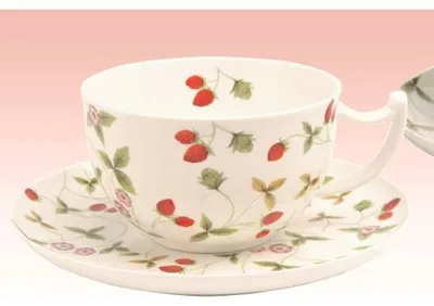 Produktbild von Tasse mit Untertasse MIRELLA Erdbeeren für 500ml Porzellan weiß rot TeaLogic