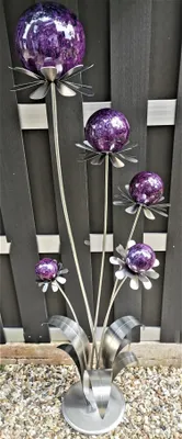Produktbild von Skulptur Blume Barcelona Edelstahl 165 cm mit Standfuß Kugeln Edelstahl violett Dekoration Garten