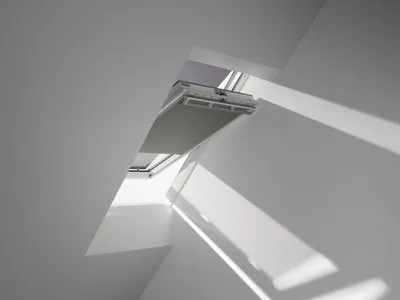 Produktbild von VELUX Vorteils-Set Hitzeschutz-Markise transparent schwarz und Verdunkelungsrollo grau DOP C06 0705S