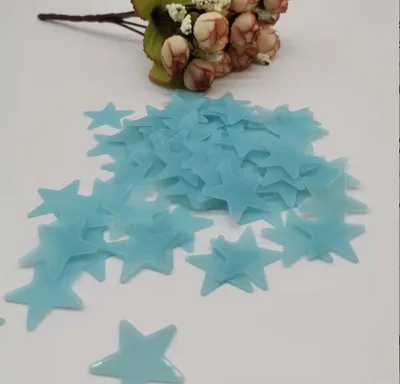 Imagen del producto de Estrellas azules que brillan en la oscuridad – Cielo estrellado para habitaciones infantiles – Cielo estrellado azul – Pequeños adhesivos para pared – Plástico – 100 unidades – CHPN