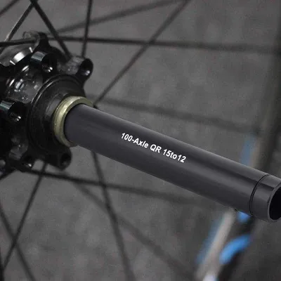 Obrázek produktu pro Adaptér pro osu s průměrem 12 mm na 15 mm – hliníkový rychloupínák – černý – kolo.