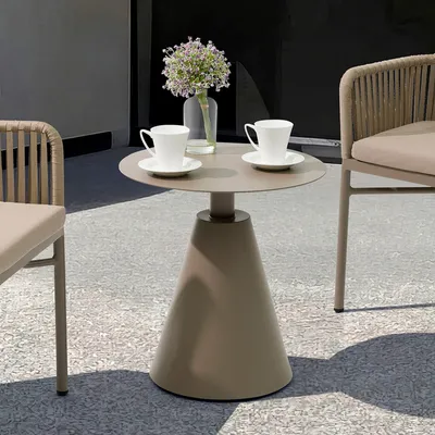 Produktbild von Beistelltisch AURORA mit rundem Standfuß, champagner – wetterfester Lounge Gartentisch aus Alu, modern für Garten & Balkon, kleiner Metall rund Outdoor Tisch