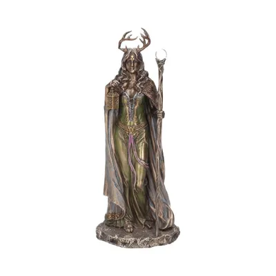 Statue stellt mystische weibliche Figur dar, die Elemente der Natur und des Übernatürlichen vereint.
