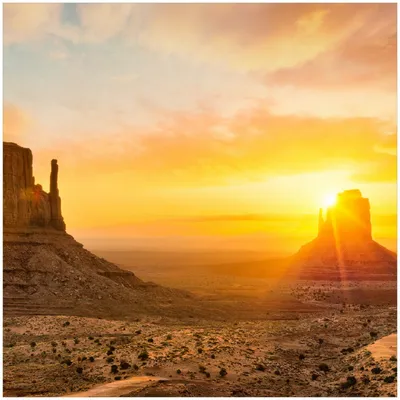Produktbild von Wallario Premium Glasbild, freischwebende Optik, kräftige Farben, Größe 30 x 30 cm Motiv Monument bei Sonnenuntergang