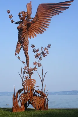 Produktbild von Casa Padrino Luxus Deko Skulptur Engel Rost 200 x 145 x H. 370 cm - Riesige Stahl Skulptur - Riesige Garten Deko Figur - Garten Skulpturen - Metall Skulpturen