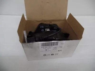 Obrázok produktu pre Brzdové doštičky + snímač opotrebovania brzdových doštičiek, predná časť, pre vozidlá AUDI A3, TT, VW Golf, SEAT Leon, kód dielu: 8J0698151F