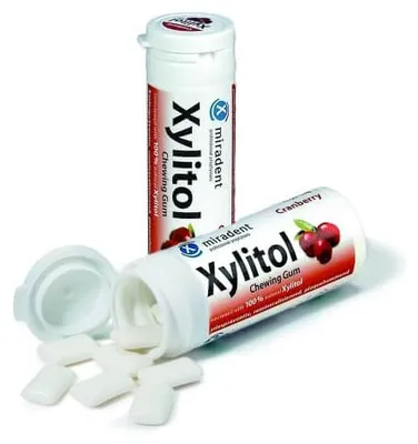 Produktbild von 30 Stück Miradent Xylitol Zahnpflege Kaugummi mit Xylit Cranberry / 100% Xylitol / 0% Zucker / Ohne Aspartam