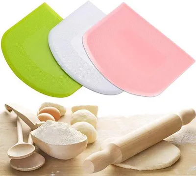 Produktbild von Unyqoos® 3‑teiliges Set flexible Teigschneider aus BPA‑freiem, lebensmittelechtem PE‑Kunststoff – Teig schneiden & formen für Brot, Kuchen & Pasta