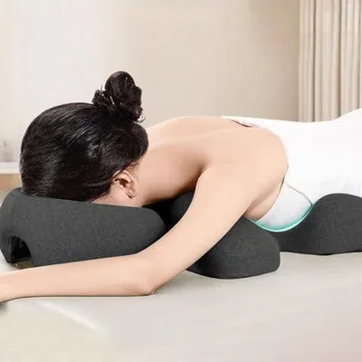 Produktbild von Verstellbares Massage- und Entspannungskissen für die Bauchlage mit Brustpolster und Kopfauflage für Zuhause, Salon und Schlafzimmer