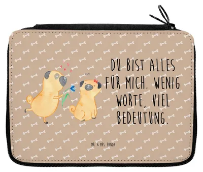 Produktbild von Mr. & Mrs. Panda Malmappe Mops Verliebt - Hundeglück - Geschenk, Hund, Knuffig, Federmappe, Federmäppchen, Möpse, Pure Liebe, Bleistiftetui, Stiftemappe, Sprüche, Etui
