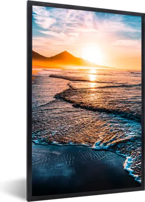 Produktbild von MuchoWow® Gerahmtes Poster Sonnenuntergang - Meer - Berg - Horizont - Landschaft - Blau 40x60 cm - Poster mit Schwarzem Bilderrahmen Wandposter Rahmen Foto Bilder - Papierdruck - Wandbilder