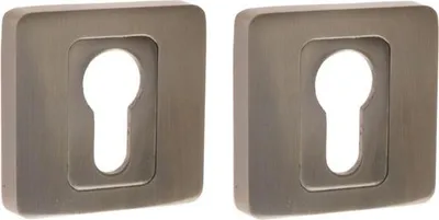 Imagen del producto de Placa cuadrada WB con acabado envejecido para tiradores de puerta KUCHINOX MADERA, MAKS y ARIA