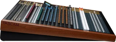Productafbeelding van Tascam Model 24: Een 24-kanaals mengpaneel en multi-track recorder