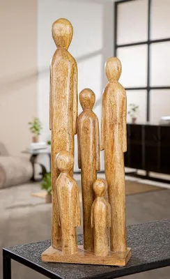 Image de Sculpture en bois de mangue fabriquée à la main, sur le thème de la famille – figurine en bois finition naturelle, dimensions 52,5 x 18 x 9 cm, pieds en feutre, décoration d'intérieur