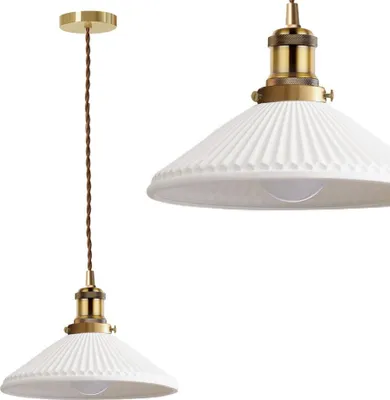 A product shot of a pendant lamp.