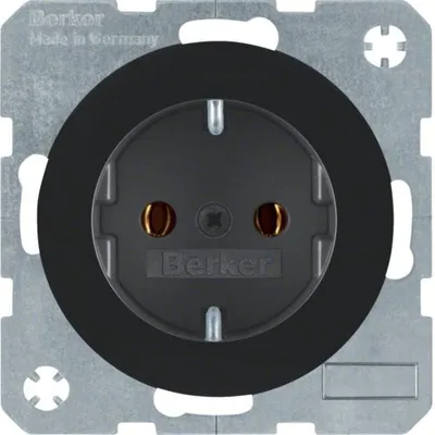 Obrázok produktu pre Hager 47432045, Typ F, Čierna, Plast, Termoplastik, 250 V, 16 A, 50 - 60