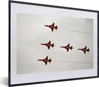 Produktbild von MuchoWow® MuchoWow® Gerahmtes Poster Fünf Düsenjäger im Flug 40x30 cm - Poster mit zchwarzem Bilderrahmen - Bilderrahmen - Poster im Rahmen