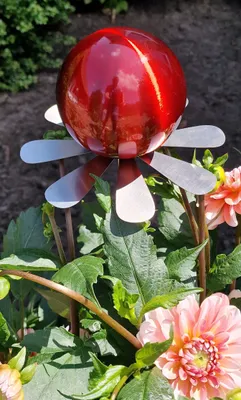 Produktbild von Blütenzauber Rotterdam Rosenkugel 10 cm Edelstahl rot matt gebürstet Gartenstecker Deko mit Stab 80 cm