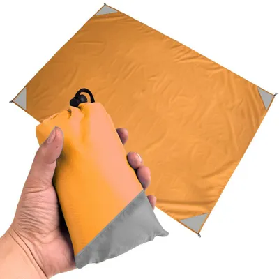 Produktbild von Wasserdichte und praktische, faltbare Picknickmatte für den Außenbereich, feuchtigkeitsbeständige Rasenmatte aus Polyester, karierte Strandmatte – passt leicht in eine kleine Tasche, waschbar, schnelltrocknend und kompakt.
