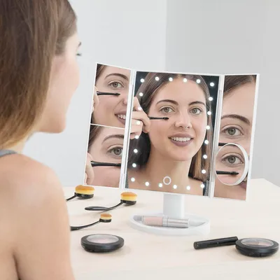 Immagine prodotto di InnovaGoods Specchio LED 90868 argento - Specchio moderno con illuminazione a LED, ideale per il bagno, il make-up e il grooming, design elegante in argento.