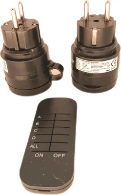 Immagine prodotto di prese radiocomandate con telecomando da esterno, 2300 Watt, 230V, 2 x prese con telecomando, set da esterno, IP44, risparmio energetico, portata 30m, nero