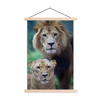 Produktbild von MuchoWow® Textilposter Porträt - Löwe 60x90 cm mit holzfarbenen Rahmen - Textil