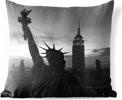 Produktbild von MuchoWow® Outdoor Kissen - Freiheitsstatue New York - schwarz und weiß - 50x50 cm - Wetterfest - Lounge Kissen - Komfortabel - Kissen mit Bild