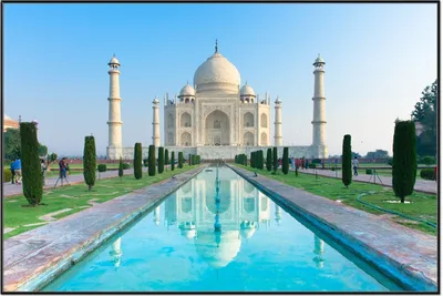 Produktbild von Wallario Wandbild Taj Mahal - Mausoleum in Indien, Größe: 61 x 91,50 cm, Poster mit schwarzem Aluminiumrahmen