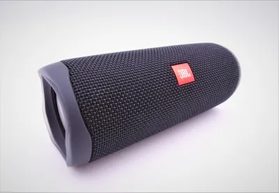 Produktbild von JBL Flip 5 Bluetooth Box (Wasserdichter, portabler Lautsprecher mit umwerfendem Sound, bis zu 12 Stunden kabellos Musik abspielen) schwarz
