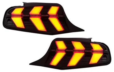 Imagen del producto de Luces traseras LED para Ford Mustang V, modelo anterior al restyling, años 2010-2012, color humo, con 7 modos dinámicos.