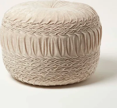 Produktbild von HOMESCAPES Sofia – Samt-Pouf geflochten & plissiert – cremeweiß, 50x35 cm