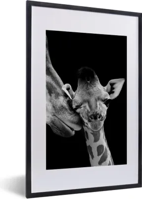 Produktbild von MuchoWow® Gerahmtes Poster Tiere - Schwarz - Weiß - Giraffe - Porträt 40x60 cm - Poster mit Schwarzem Bilderrahmen Wandposter Rahmen Foto Bilder - Poster in Rahmen