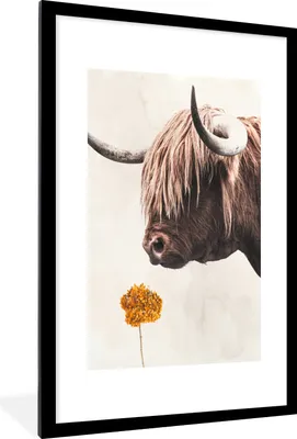 Produktbild von MuchoWow® Gerahmtes Poster Schottischer Highlander - Blume - Vintage 60x90 cm - Poster mit Schwarzem Bilderrahmen Wandposter Rahmen Foto Bilder - Dekoration - Wandposter Wohnzimmer - Hochwertig