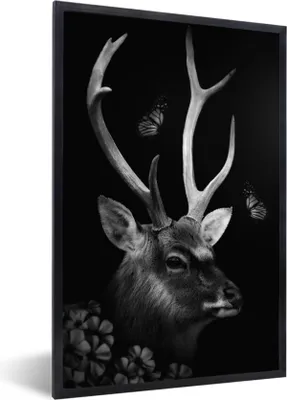 Produktbild von MuchoWow® Gerahmtes Poster Porträt eines Rehs im Dschungel - schwarz und weiß 20x30 cm - Poster mit Schwarzem Bilderrahmen Wandposter Rahmen Foto Bilder - Drucken - Bilder Poster im Rahmen
