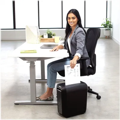 Obrázok produktu pre Fellowes LX65, Krížové rezanie, 4 cm, 4 x 40 mm, 22 L, Tlačidlá, 10 listy
